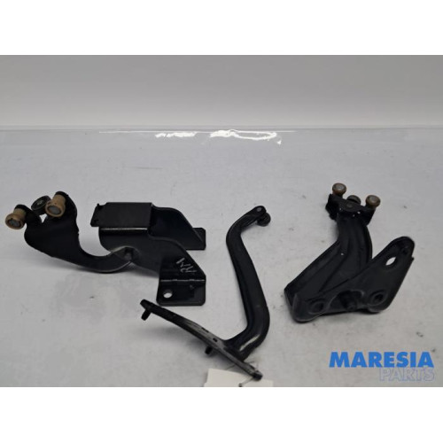 Peugeot - Expert - Sliding door roller, right