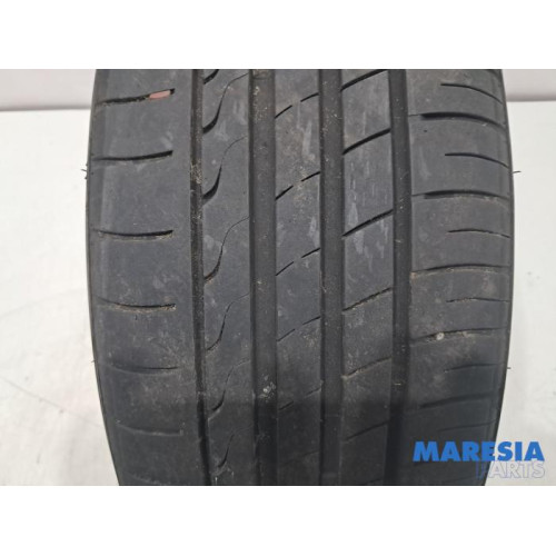 Renault - Megane - Tyre