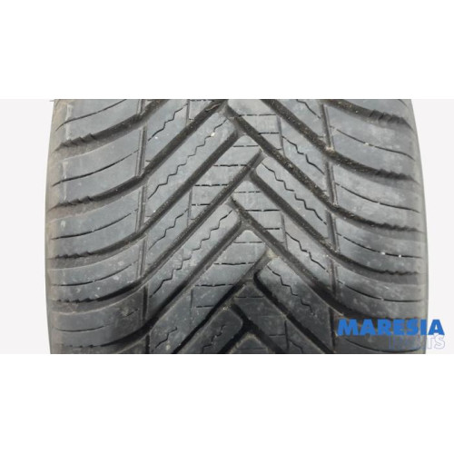 Renault - Clio - Tyre