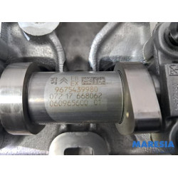 Citroen - C4 Cactus - Cylinder head