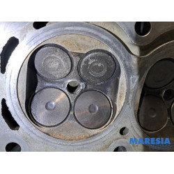 Citroen - C4 Cactus - Cylinder head