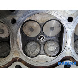 Citroen - C4 Cactus - Cylinder head
