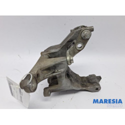 Alfa Romeo - Giulietta - Dynamostütze oben