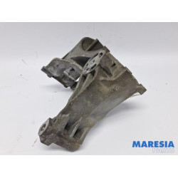 Alfa Romeo - Giulietta - Dynamostütze oben