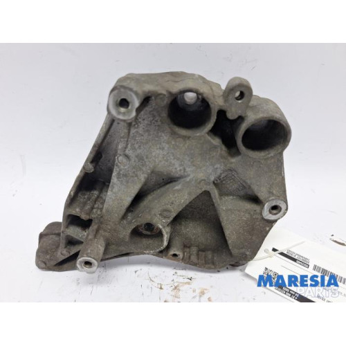 Alfa Romeo - Giulietta - Klimapumpe Stütze