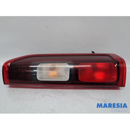 Renault - Trafic - Feu arrière droit