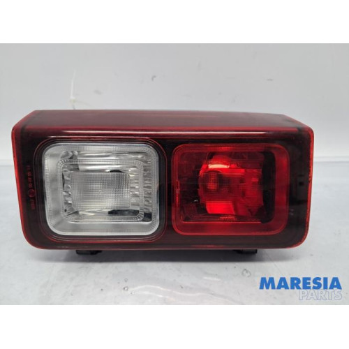 Renault - Trafic - Achteruitrijlicht rechts