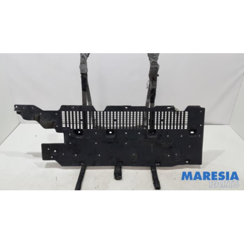 Renault - Megane - Beschermplaat bodem