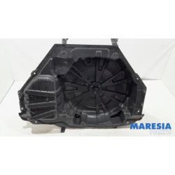 Renault - Megane - Spare wheel holder