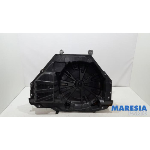 Renault - Megane - Spare wheel holder