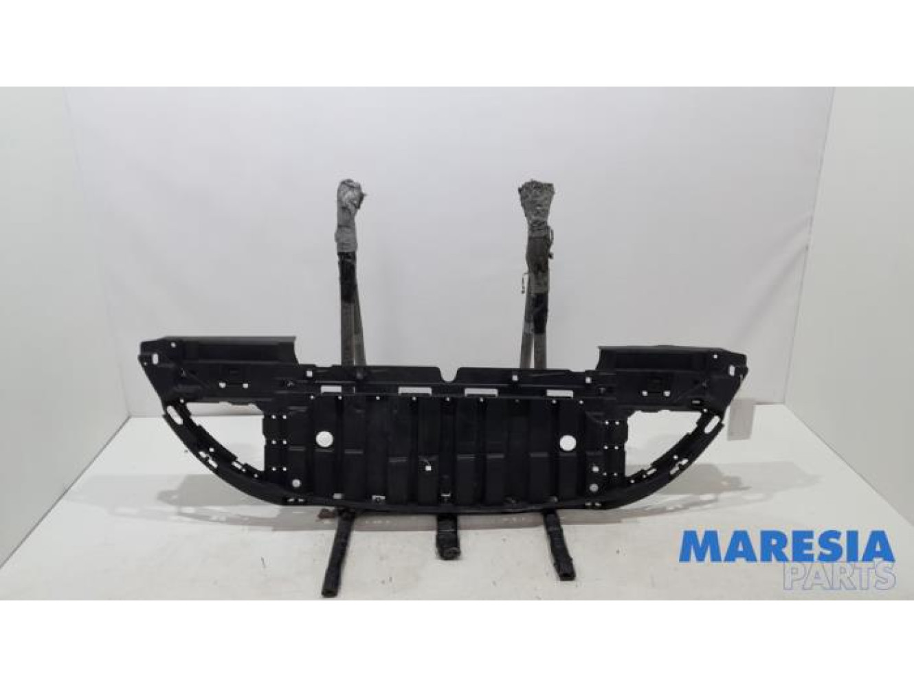 Renault - Clio - Stoßstange Bodenplatte