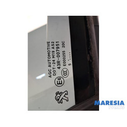 Peugeot - 2008 - Driehoeks Ruit rechts-voor