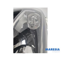 Renault - Megane - Headlight, right