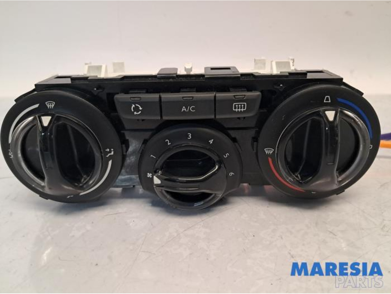 Peugeot - 2008 - Kachel Bedieningspaneel