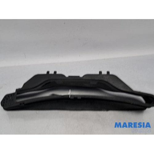 Renault - Clio - Air funnel