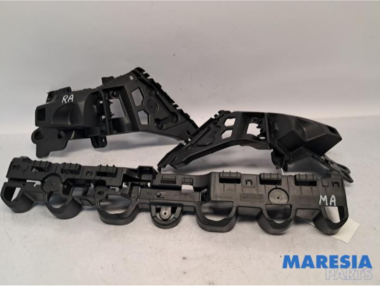 Renault - Clio - Stoßstangenstütze mitte hinten