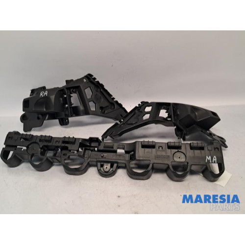 Renault - Clio - Support pare-chocs arrière centre