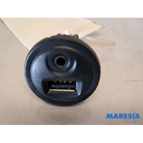 Peugeot - 2008 - AUX/USB aansluiting