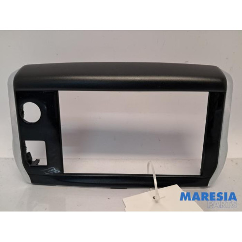 Peugeot - 2008 - Radiobedienfeld