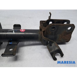 Renault - Clio - Stoßdämpferstrebe links vorne