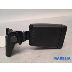 Peugeot - 2008 - Insertion ceinture de sécurité arrière gauche