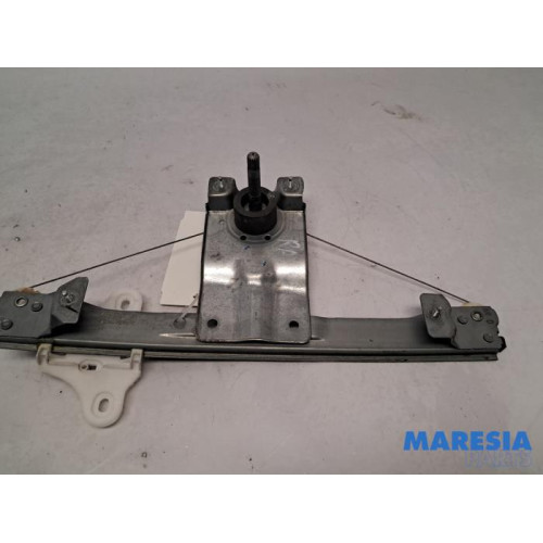 Renault - Clio - Rear door window mechanism 4-door, right