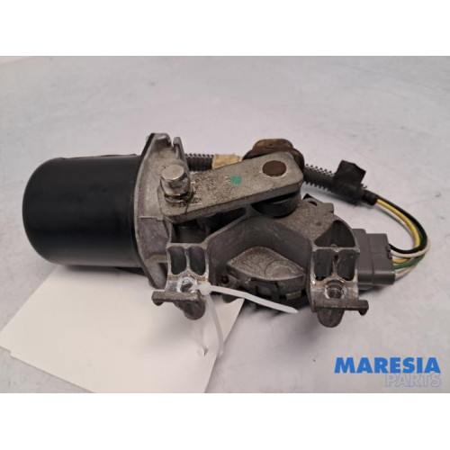 Renault - Clio - Scheibenwischermotor vorne