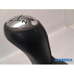 Renault - Clio - Gear stick
