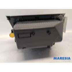 Peugeot - 2008 - Handschuhfach