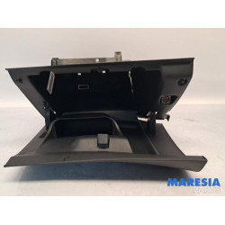 Peugeot - 2008 - Handschuhfach