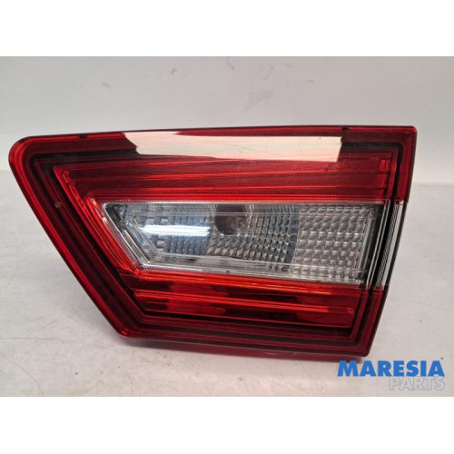 Renault - Clio - Feu arrière droit