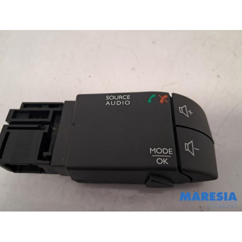 Renault - Clio - Radiobedienung Lenkrad