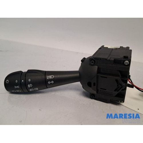 Renault - Clio - Commutateur feu clignotant