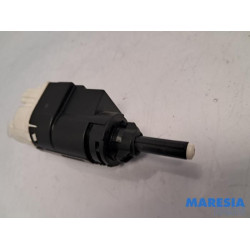 Renault - Clio - Commutateur feu de freinage