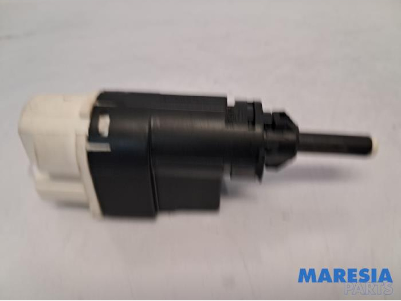 Renault - Clio - Commutateur feu de freinage