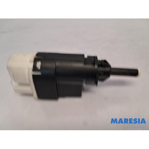 Renault - Clio - Commutateur feu de freinage