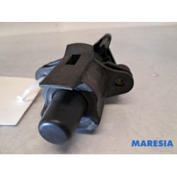 Citroen - C1 - Tailgate lock mechanism