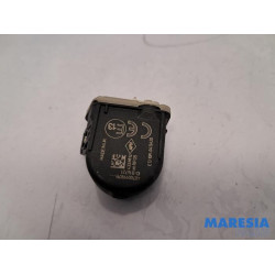 Renault - Clio - Tyre pressure sensor