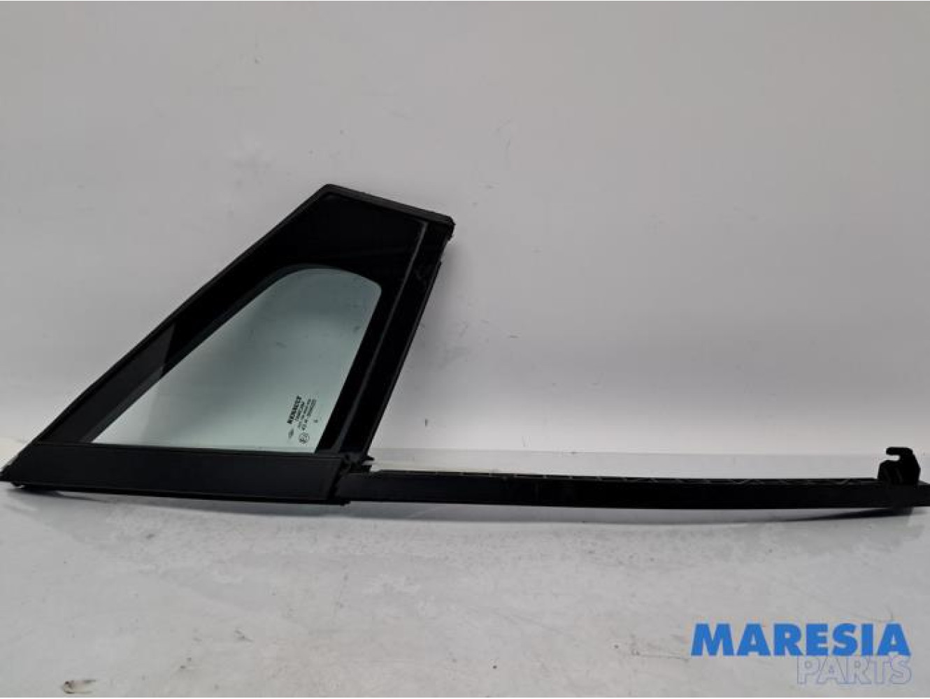 Renault - Clio - Vitre triangulaire avant droite
