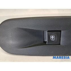 Renault - Clio - Electric window switch
