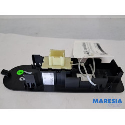 Renault - Clio - Electric window switch