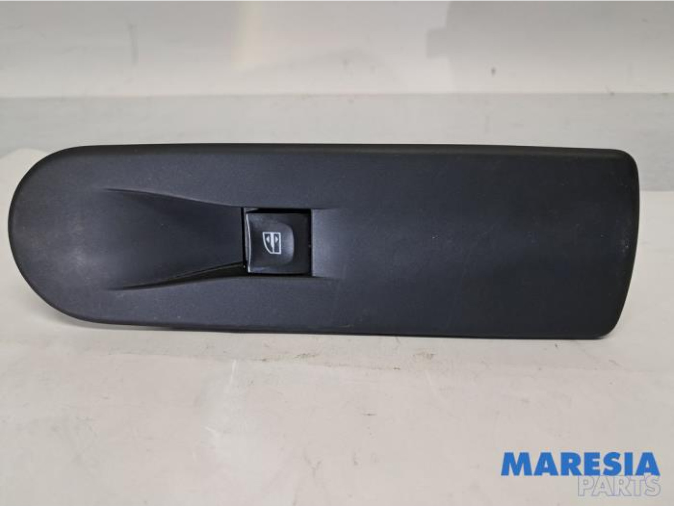 Renault - Clio - Electric window switch