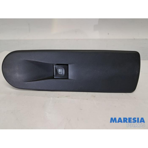 Renault - Clio - Electric window switch