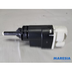 Renault - Clio - Commutateur feu de freinage