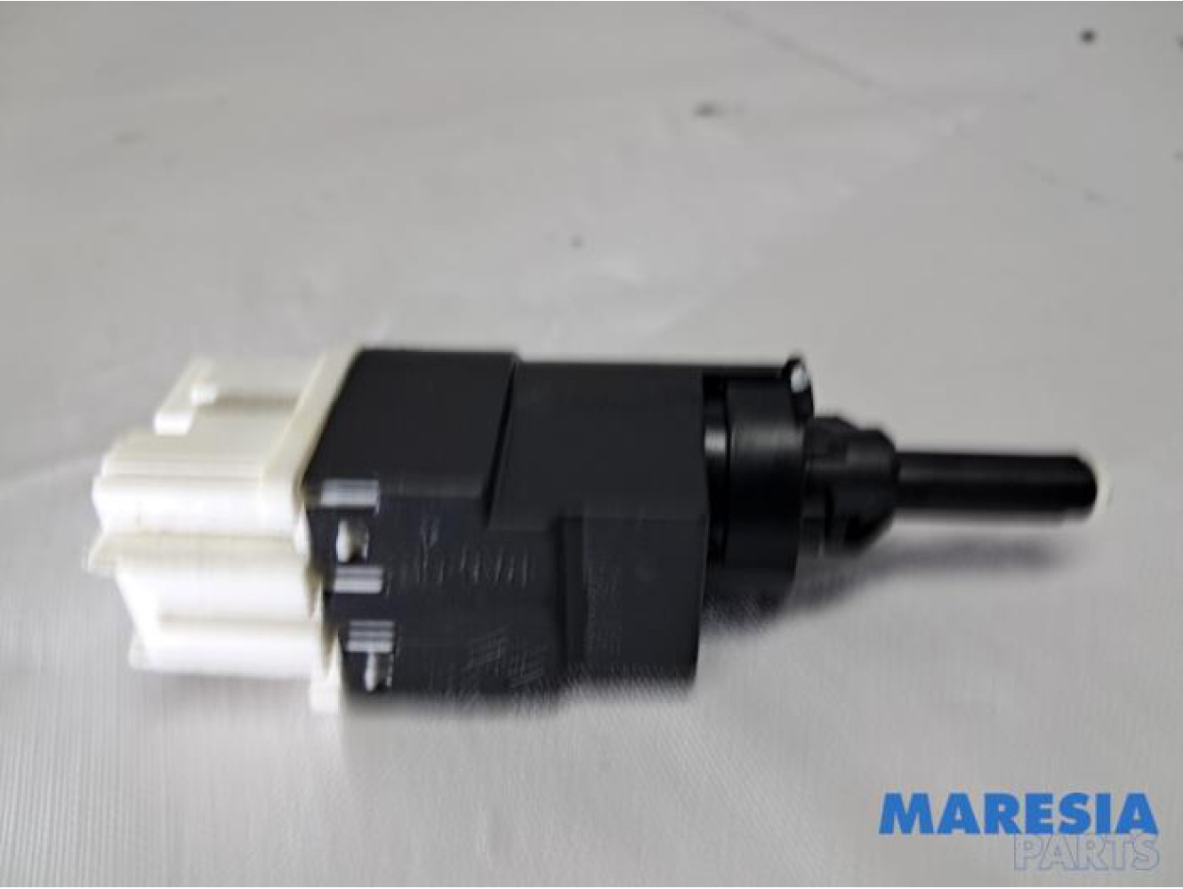 Renault - Clio - Commutateur feu de freinage