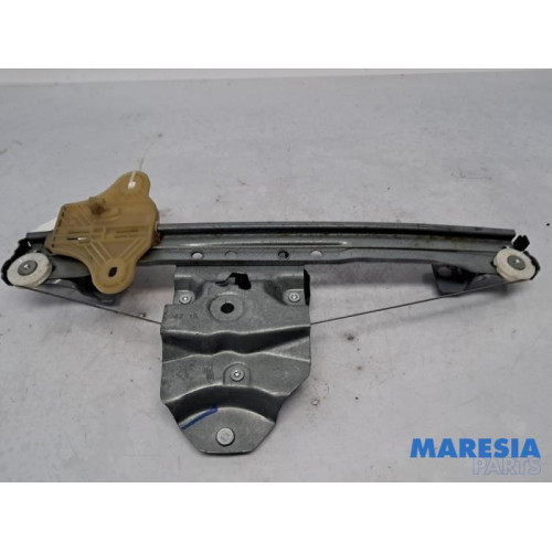 Renault - Clio - Rear door window mechanism 4-door, right