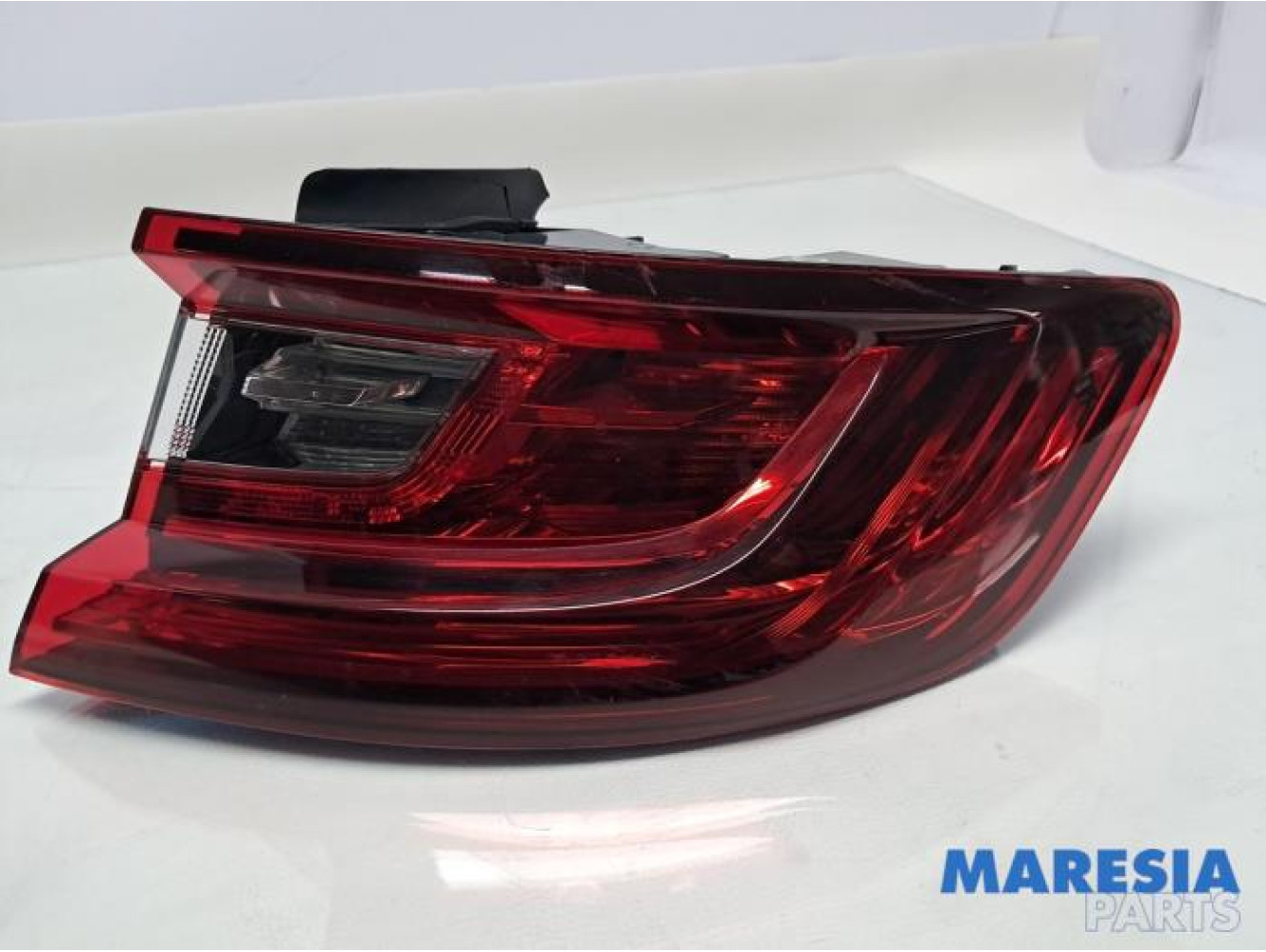 Renault - Megane - Feu arrière droit