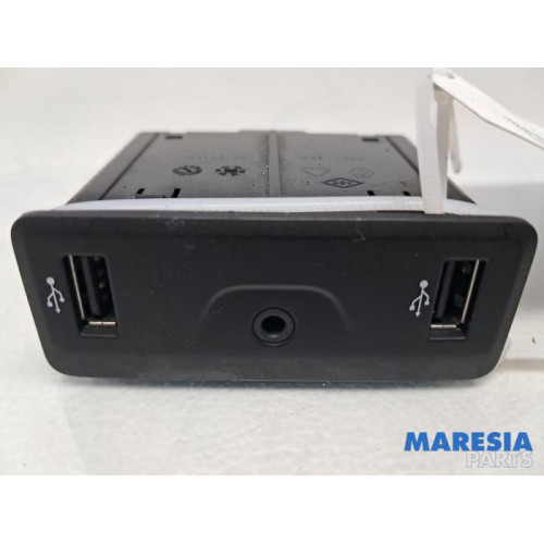 Renault - Megane - AUX/USB aansluiting