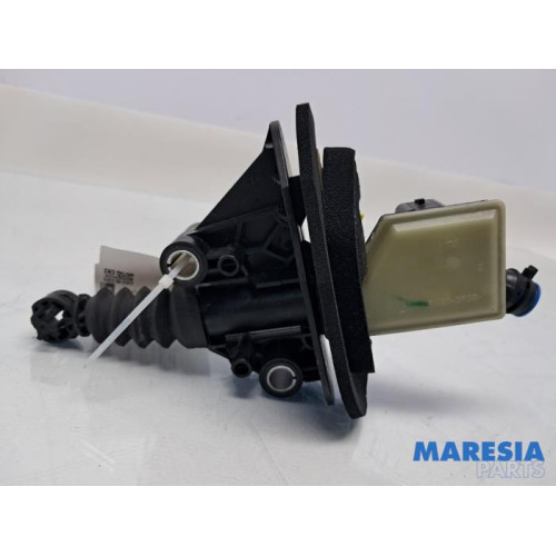 Renault - Megane - Koppeling Hoofd Cilinder