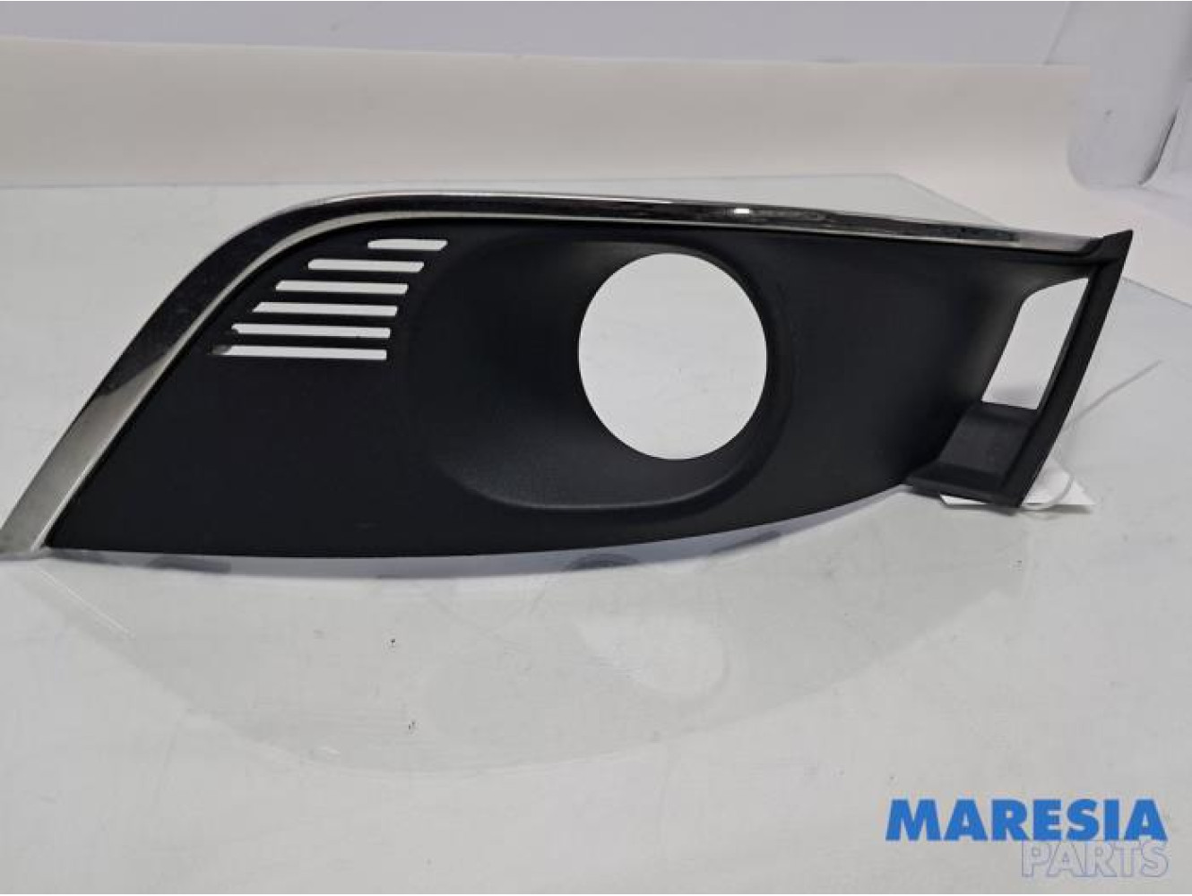 Renault - Megane - Fog light cover plate, right